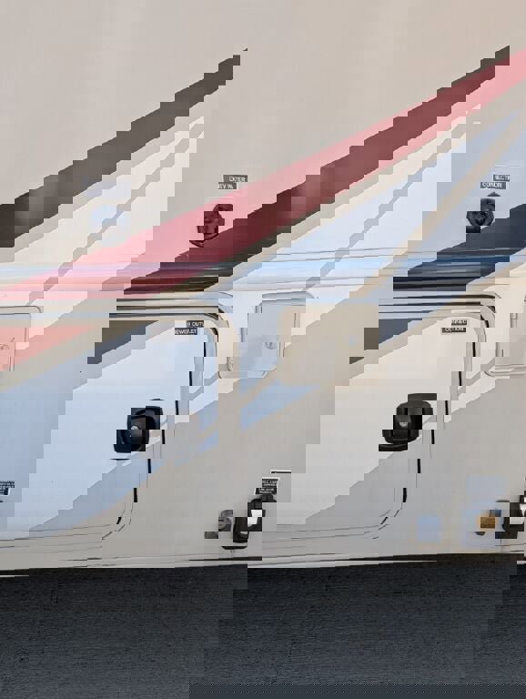 Used 2014 Ford F550 2WD Regular Cab Super Duty image 17