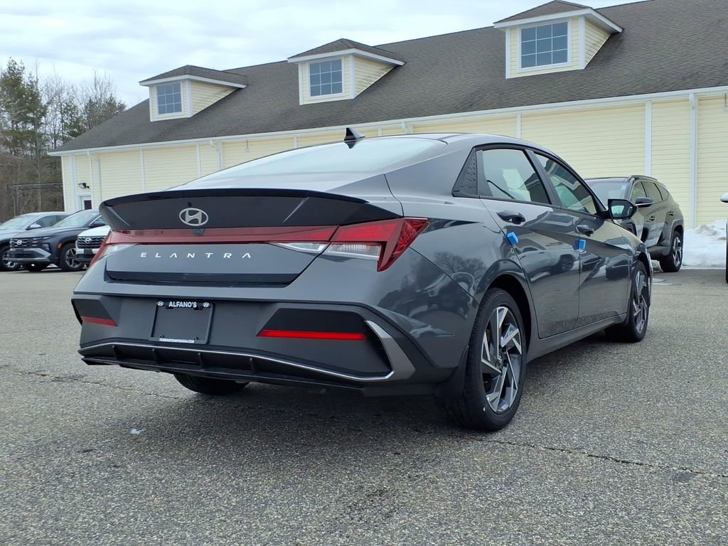 New 2025 Hyundai Elantra Sport image 2