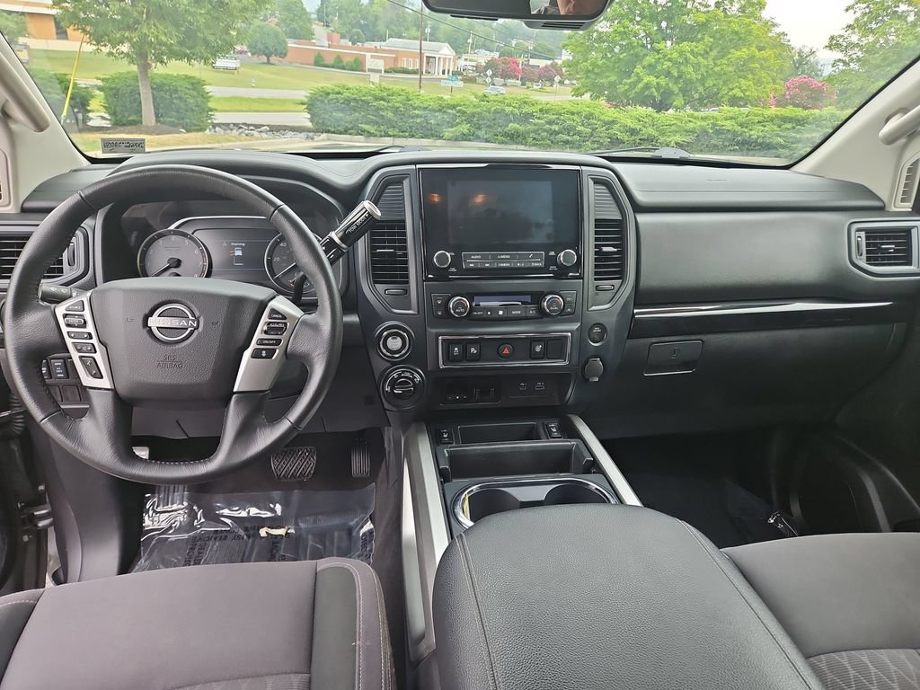 Used 2024 Nissan Titan SV w/ SV Convenience Package AWD/4WD image 13