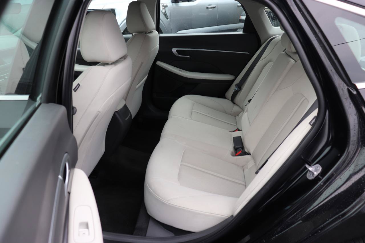 Used 2025 Hyundai Sonata SEL FWD image 12
