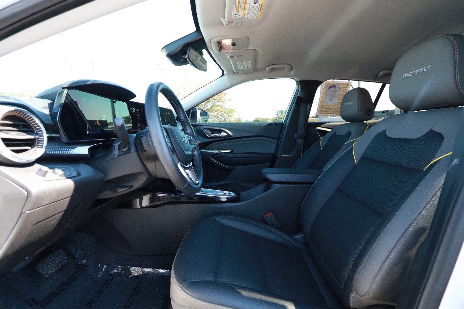 Used 2025 Chevrolet Trax ACTIV w/ Driver Confidence Package FWD image 17