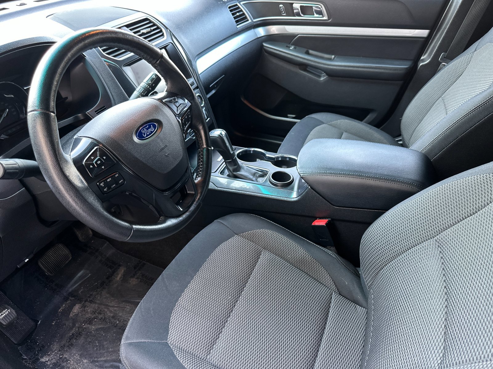 Used 2016 Ford Explorer XLT w/ Equipment Group 201A image 10