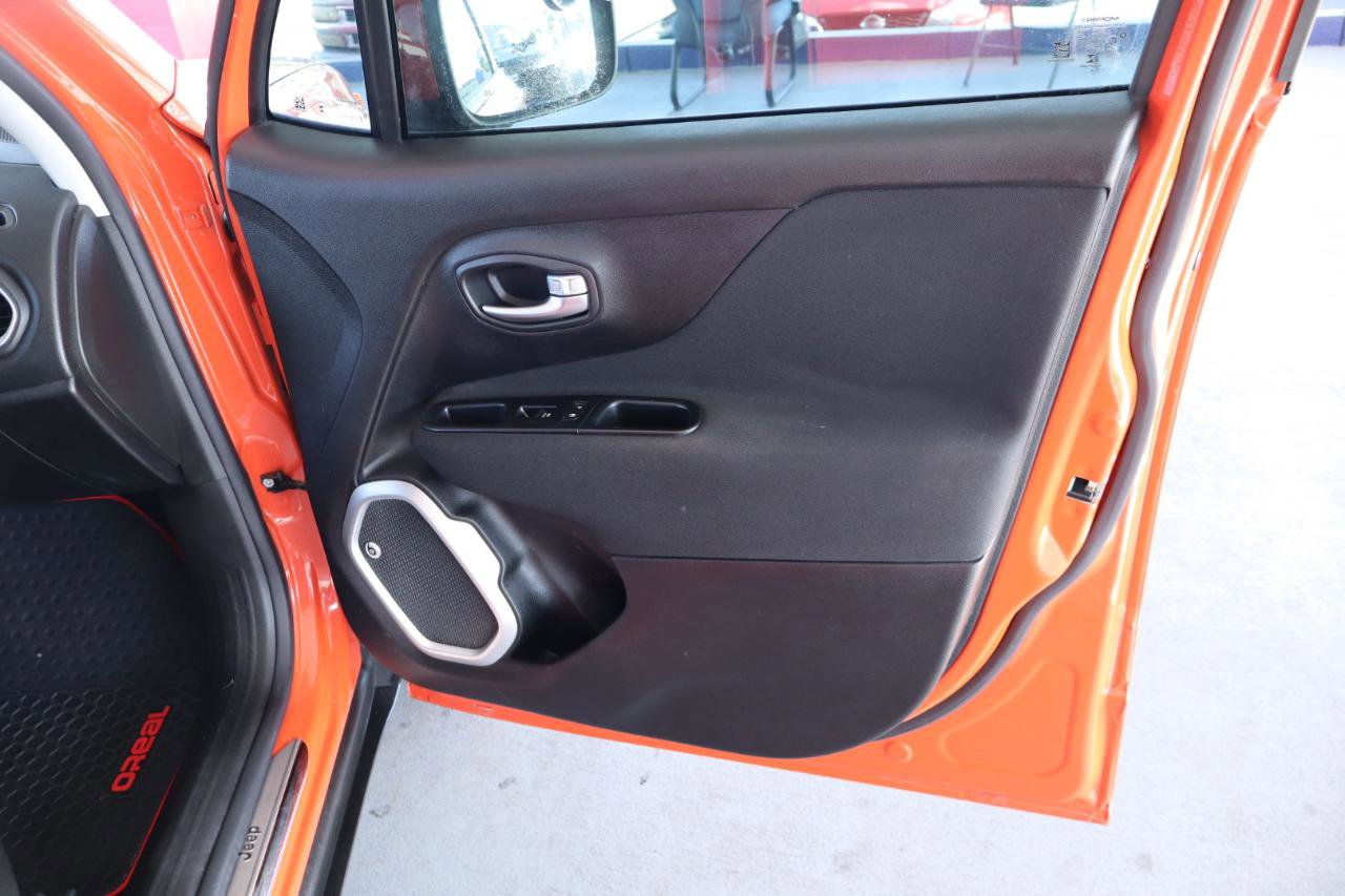 Used 2018 Jeep Renegade Latitude w/ Popular Equipment Group FWD image 35