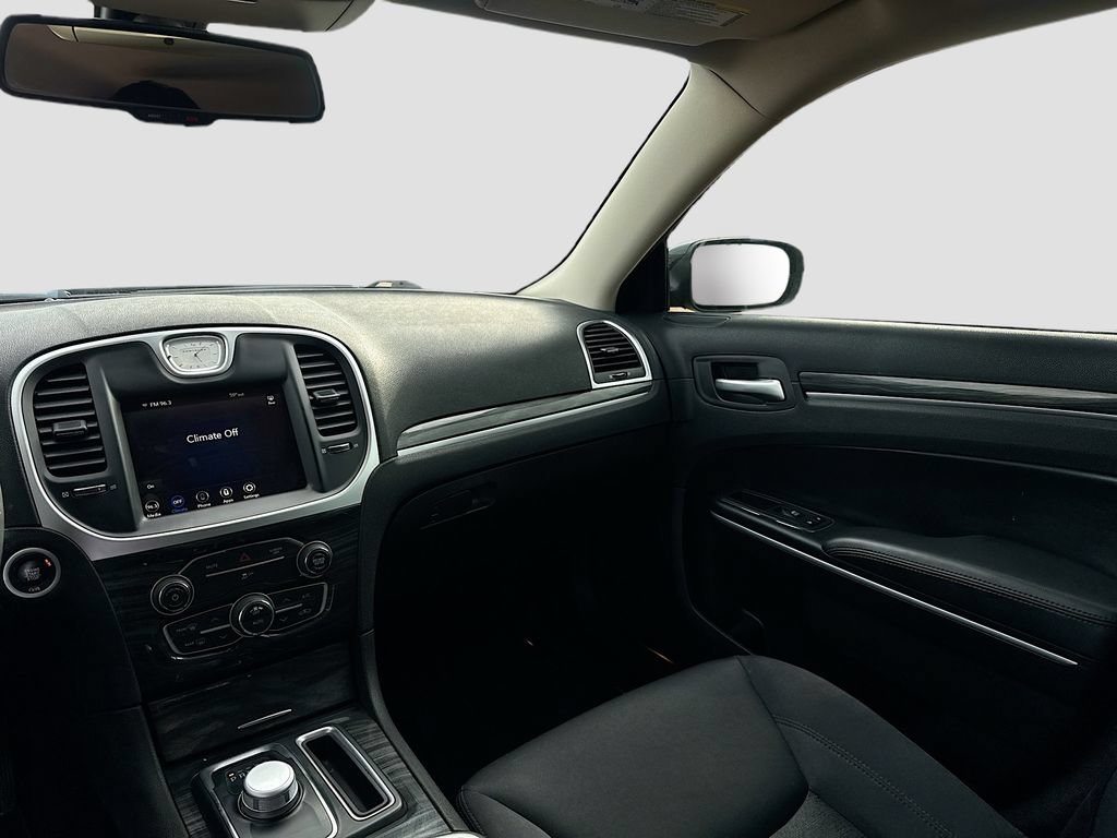 Used 2022 Chrysler 300 Touring w/ Sport Appearance Package RWD image 21