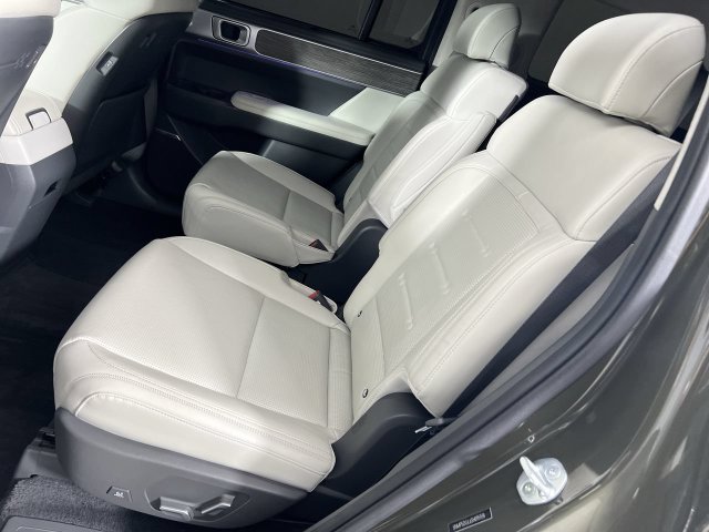 Used 2025 Hyundai Santa Fe Calligraphy AWD/4WD image 26