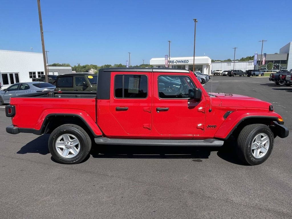 Used 2023 Jeep Gladiator Sport AWD/4WD image 2