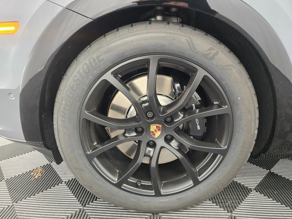 New 2026 Porsche Cayenne GTS image 23
