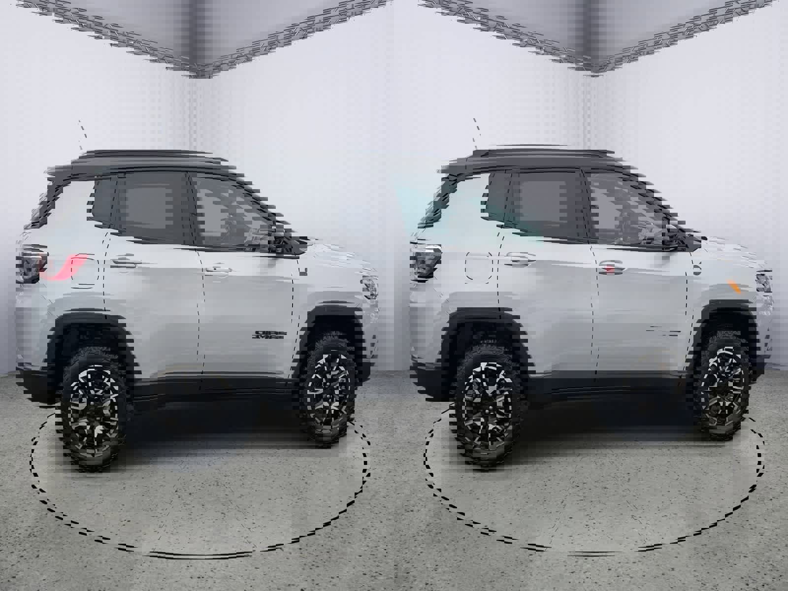 Used 2024 Jeep Compass Trailhawk image 2