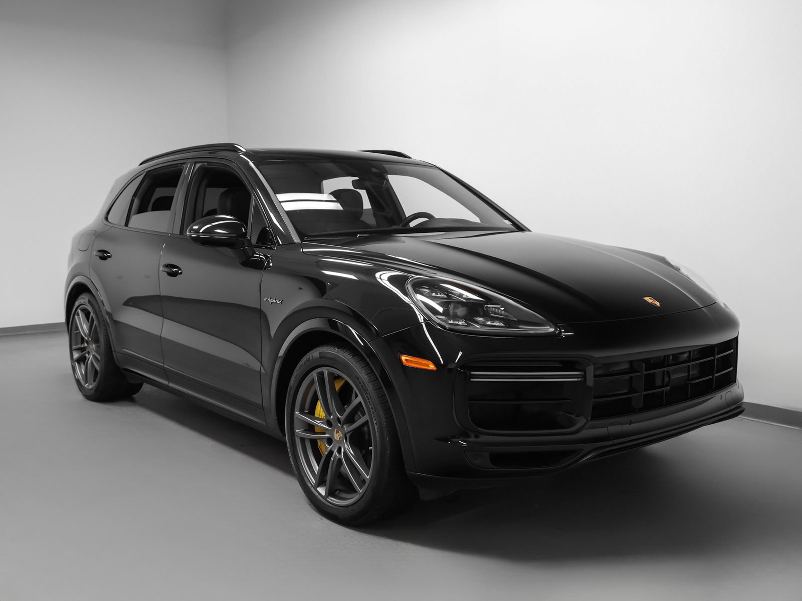 Certified 2023 Porsche Cayenne Turbo S AWD/4WD image 10