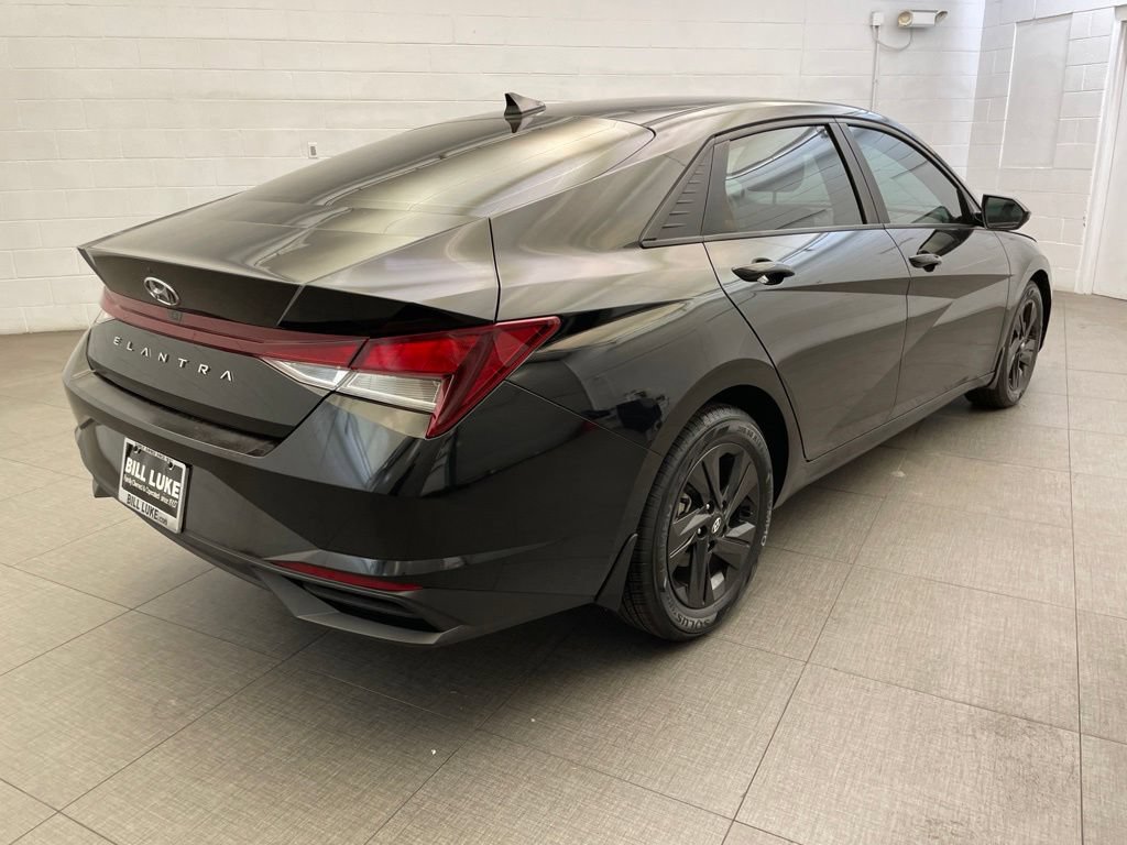 Used 2023 Hyundai Elantra SEL FWD image 6