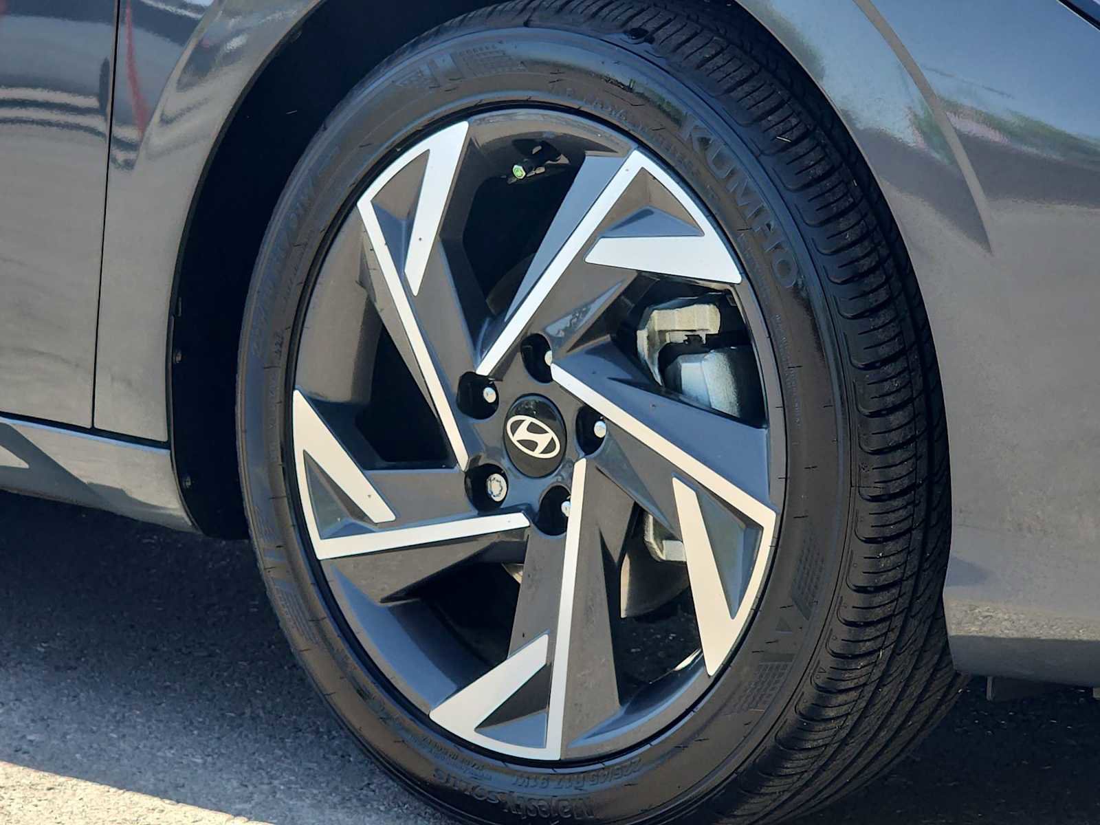 Used 2025 Hyundai Elantra Sport image 4