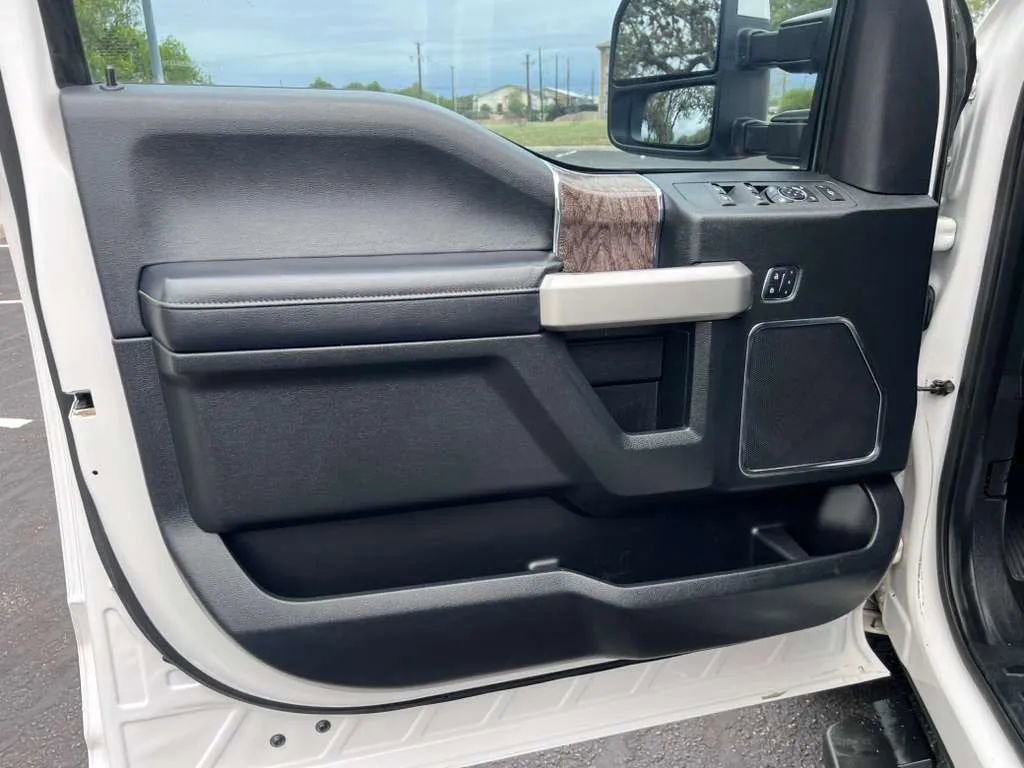 Used 2017 Ford F250 Lariat w/ Lariat Value Package RWD image 19