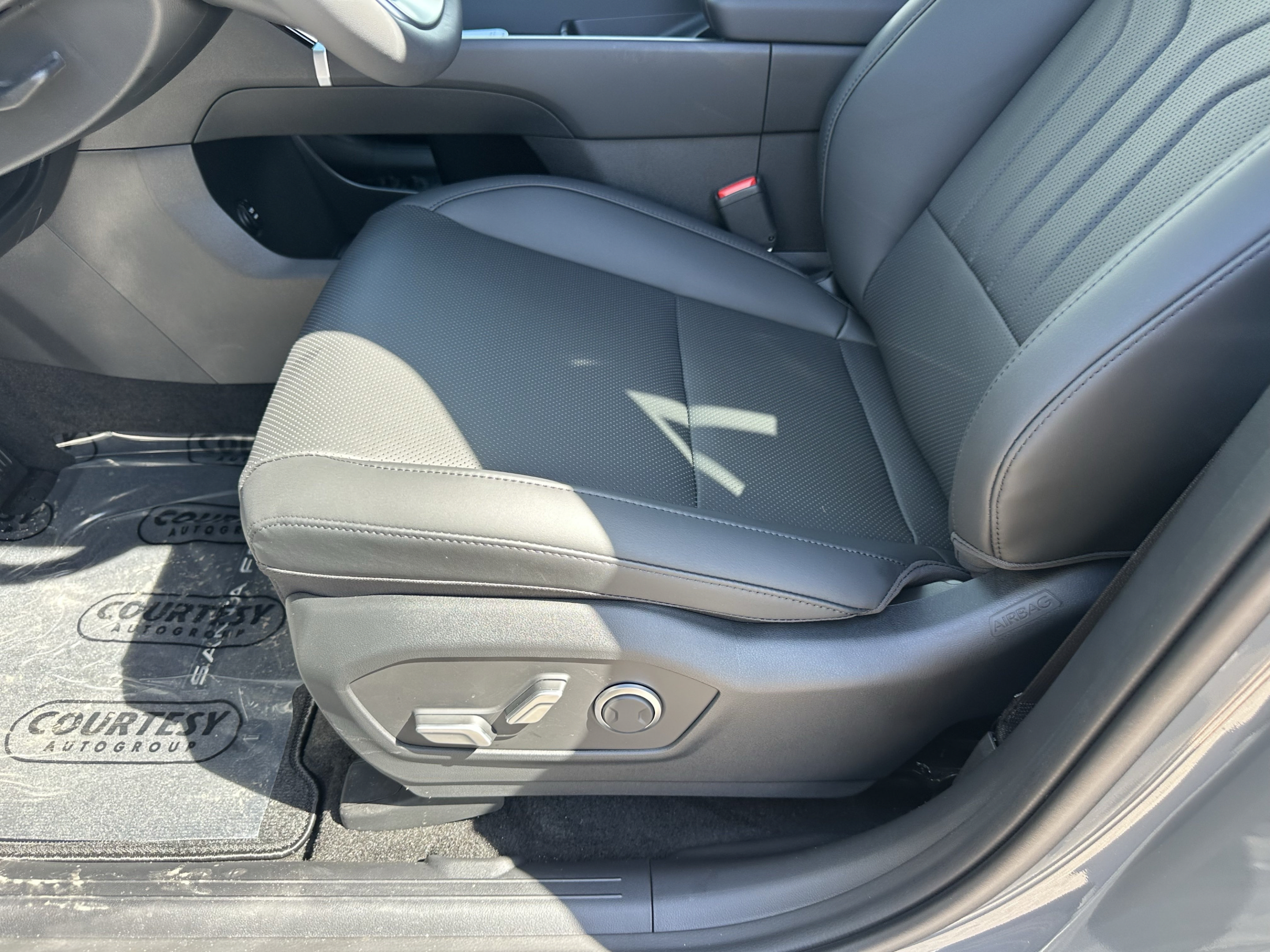 New 2027 Hyundai Santa Fe SEL FWD image 17