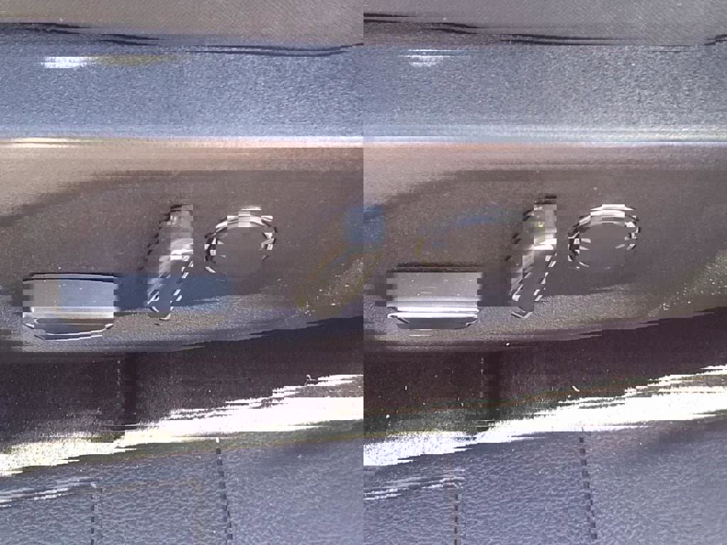 Used 2020 Ford Fusion SE image 17