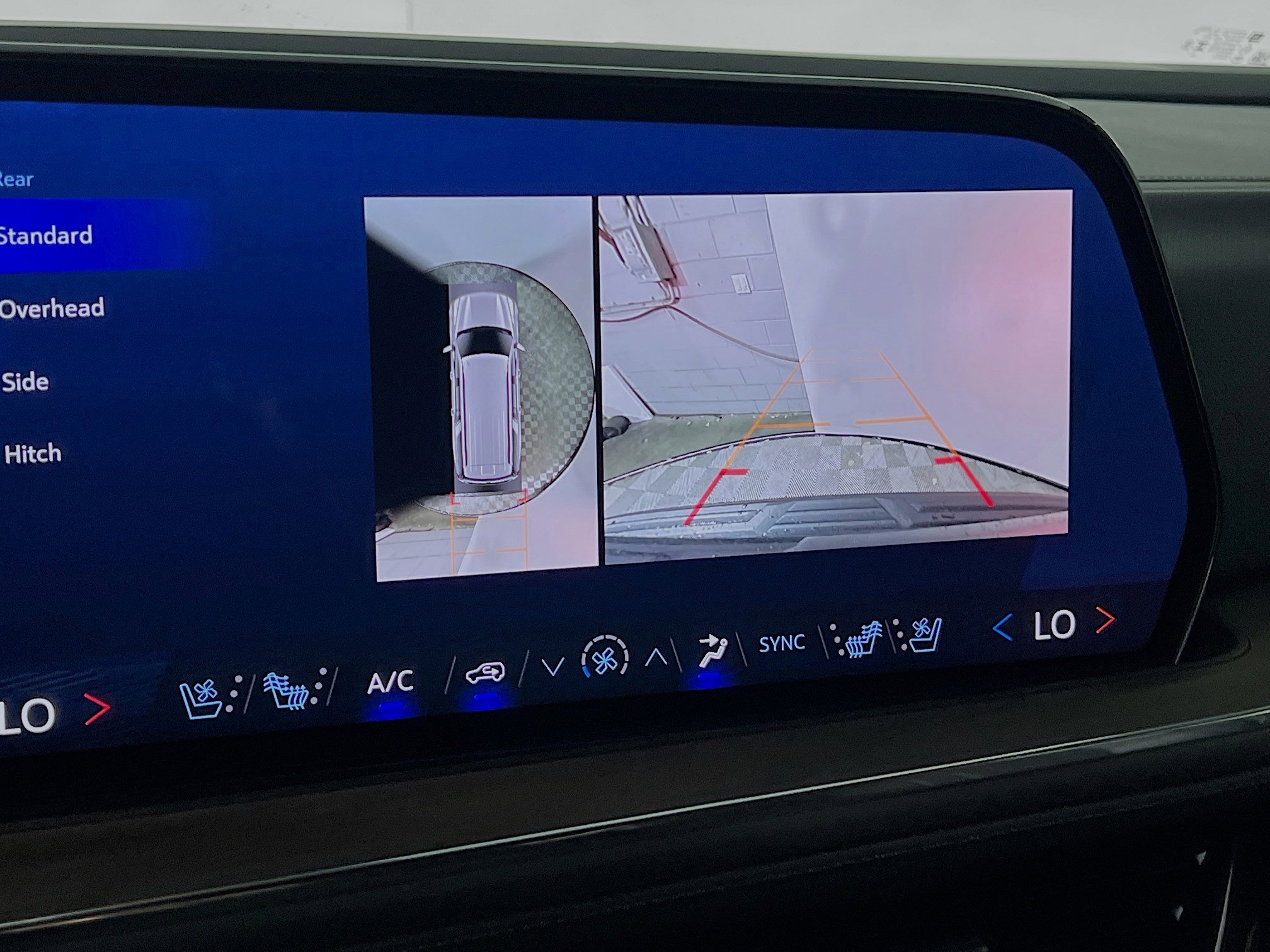 Used 2025 Chevrolet Suburban High Country image 28