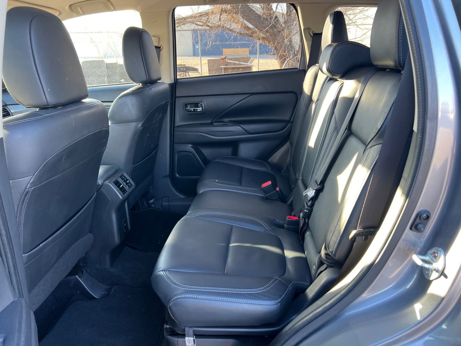 Used 2020 Mitsubishi Outlander SE image 26