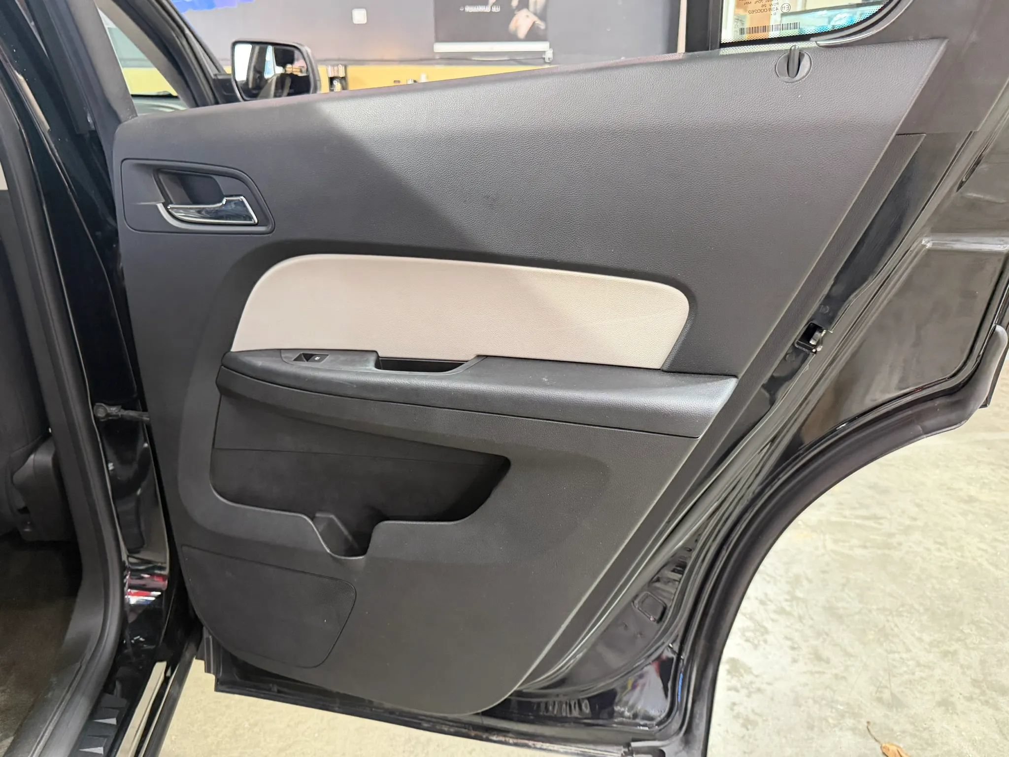 Used 2011 Chevrolet Equinox LS AWD/4WD image 18