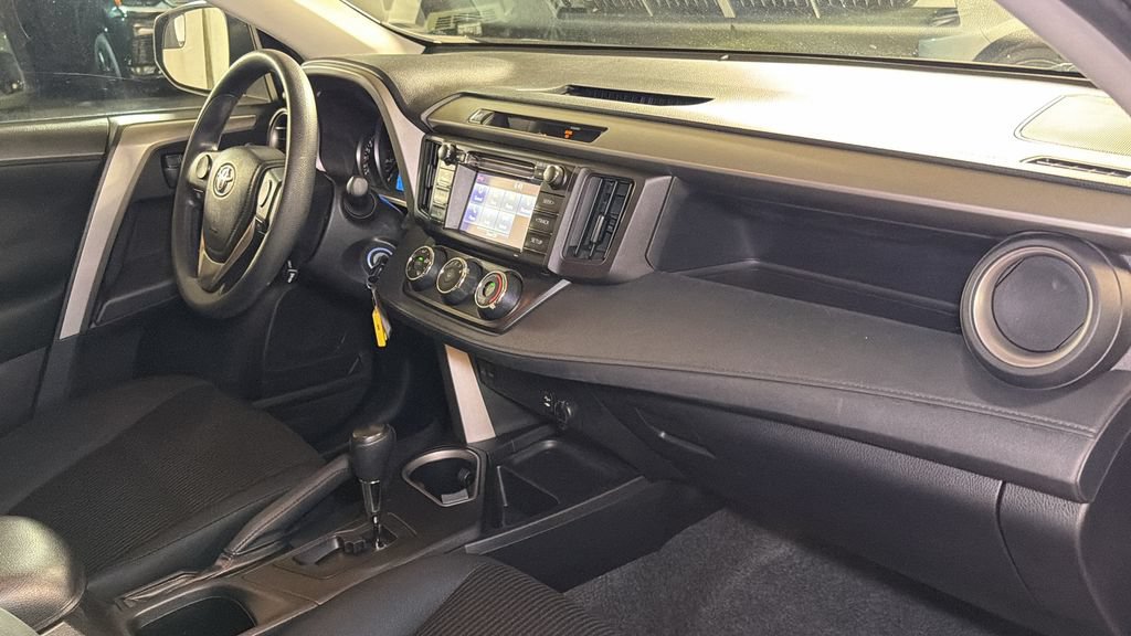 Used 2016 Toyota RAV4 LE AWD/4WD image 10