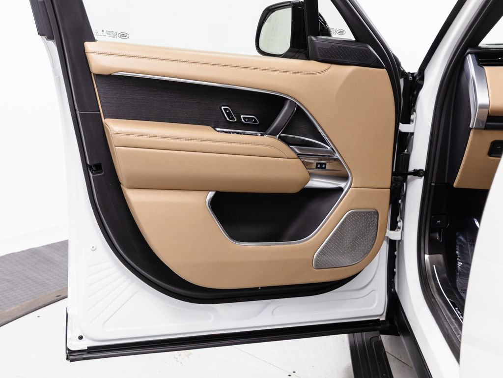 Used 2024 Land Rover Range Rover Autobiography image 5