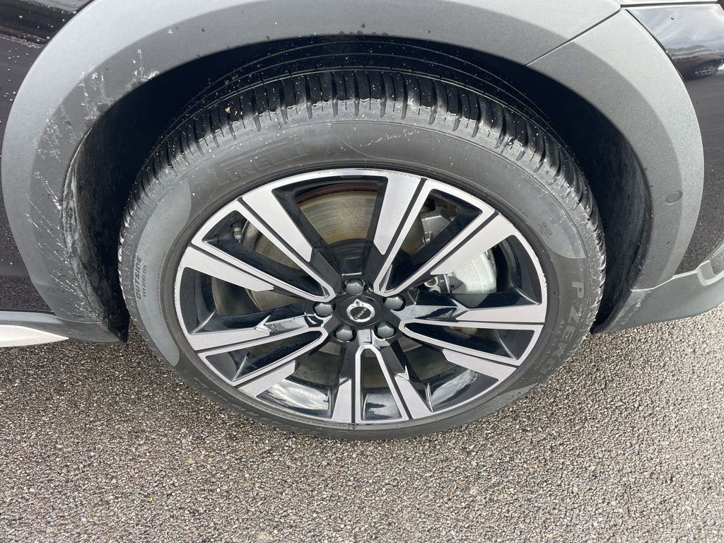 Certified 2025 Volvo V60 B5 Cross Country Ultra image 13