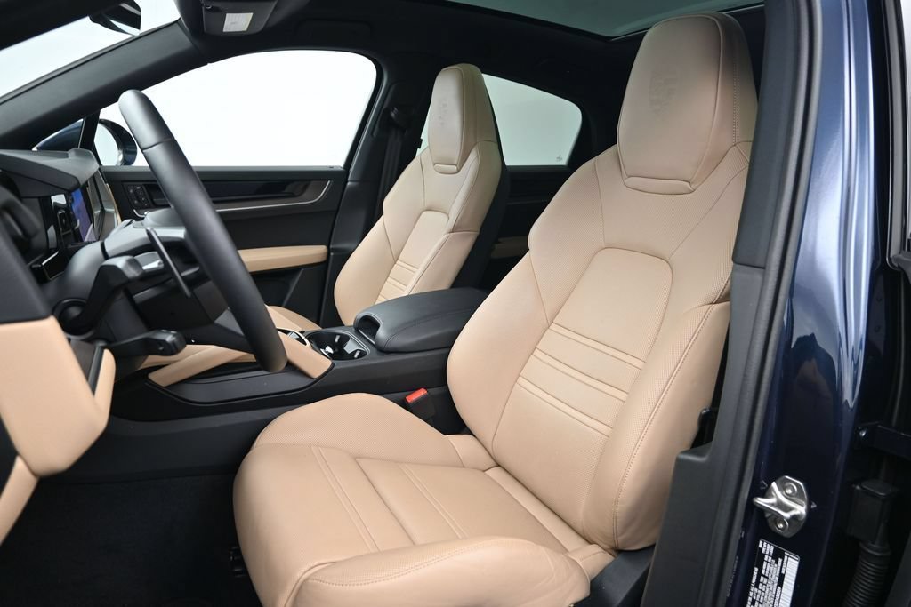 Certified 2025 Porsche Cayenne Coupe AWD/4WD image 5