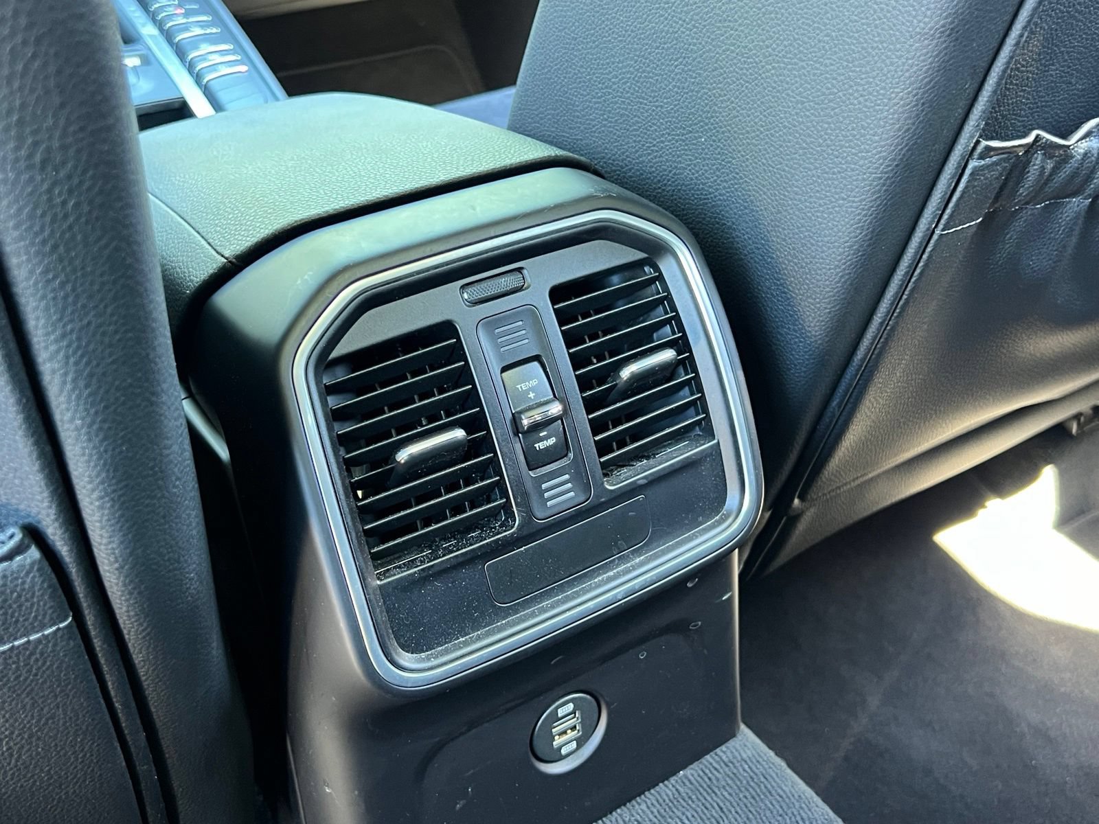 Used 2018 Porsche Macan AWD/4WD image 17