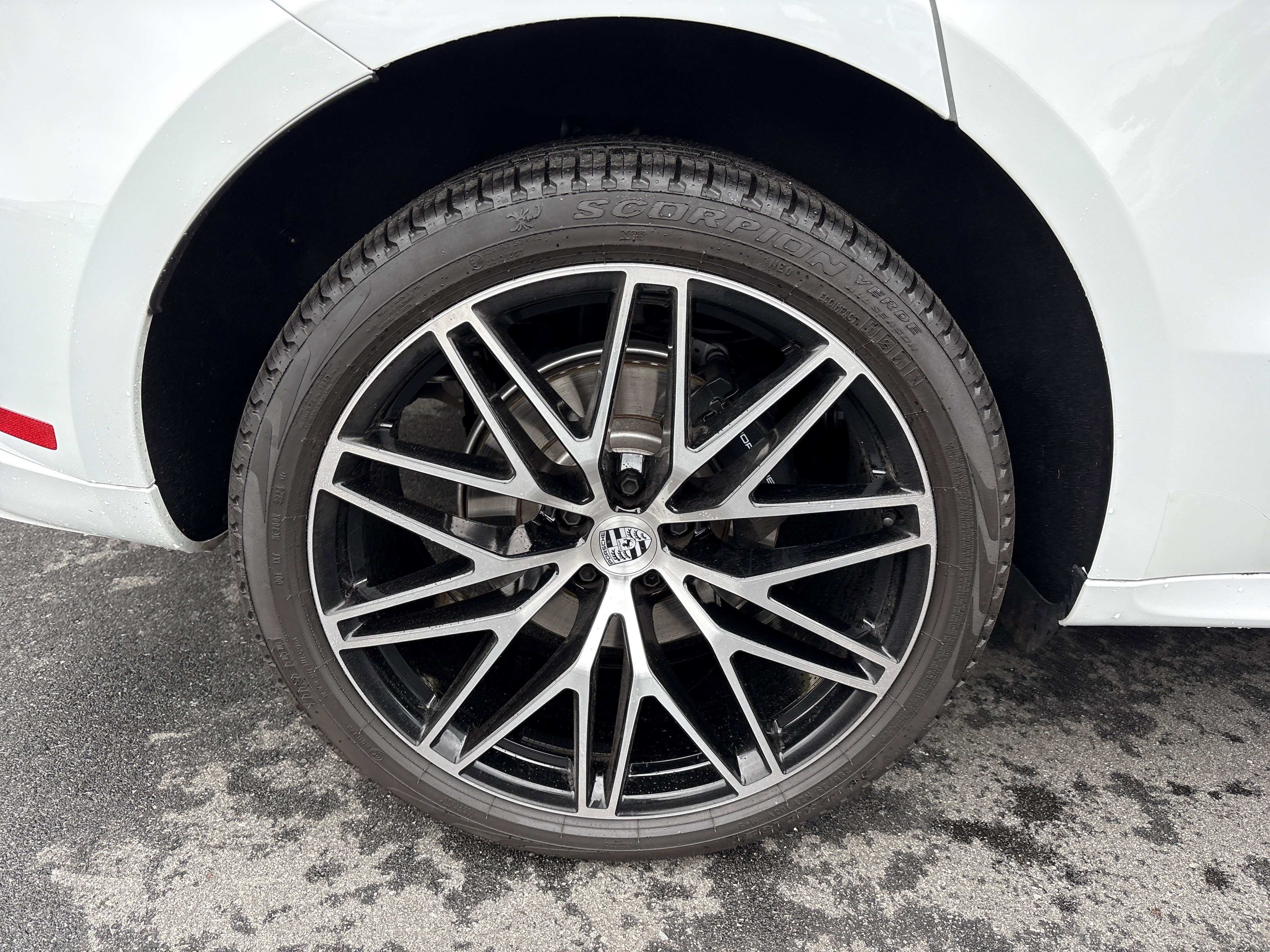 Certified 2025 Porsche Macan image 43