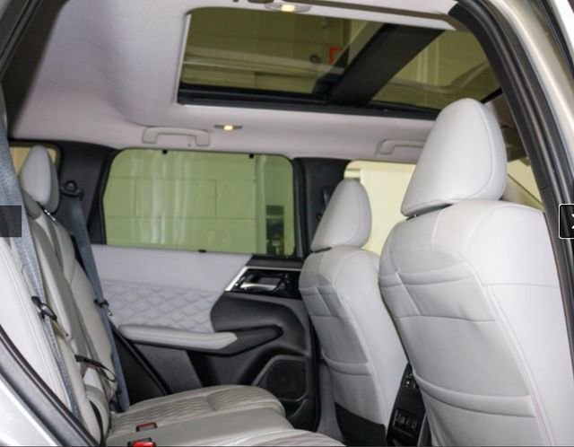 Used 2023 Mitsubishi Outlander SEL image 3