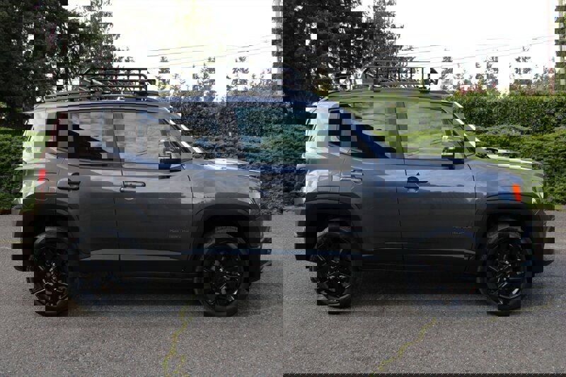 Used 2017 Jeep Renegade Altitude AWD/4WD image 12