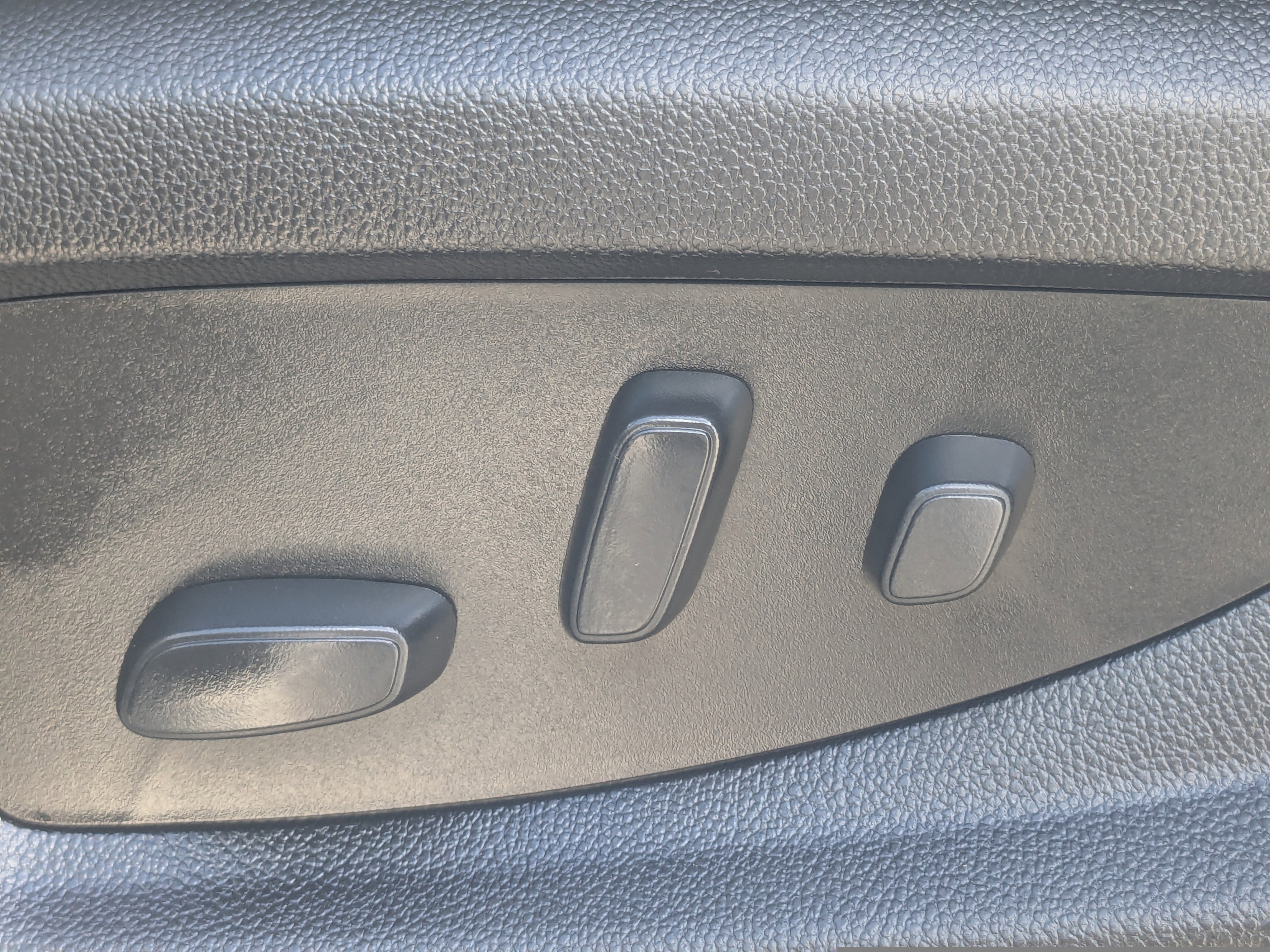 Used 2020 Chevrolet Suburban Premier image 25