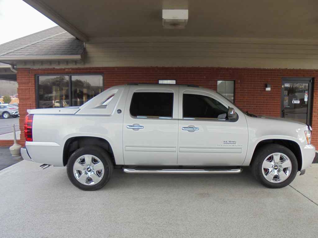 Used 2012 Chevrolet Avalanche LT w/ All-Star Edition image 2