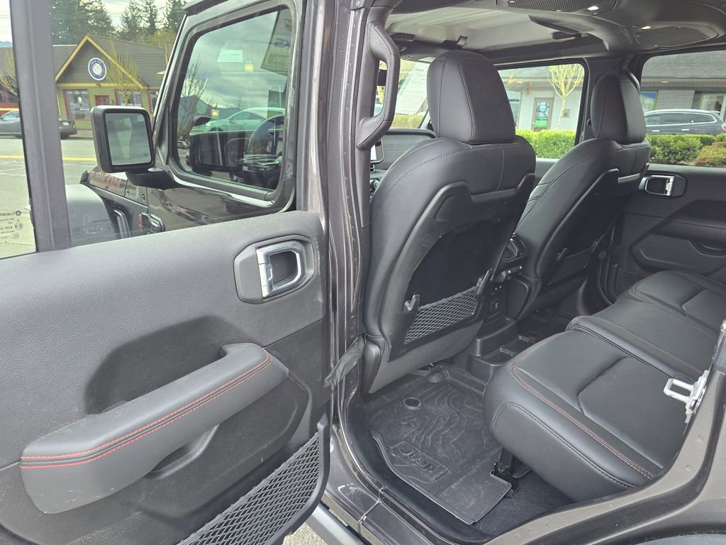 Used 2024 Jeep Wrangler Unlimited Rubicon w/ XTREMEE 35" Tire Package image 16