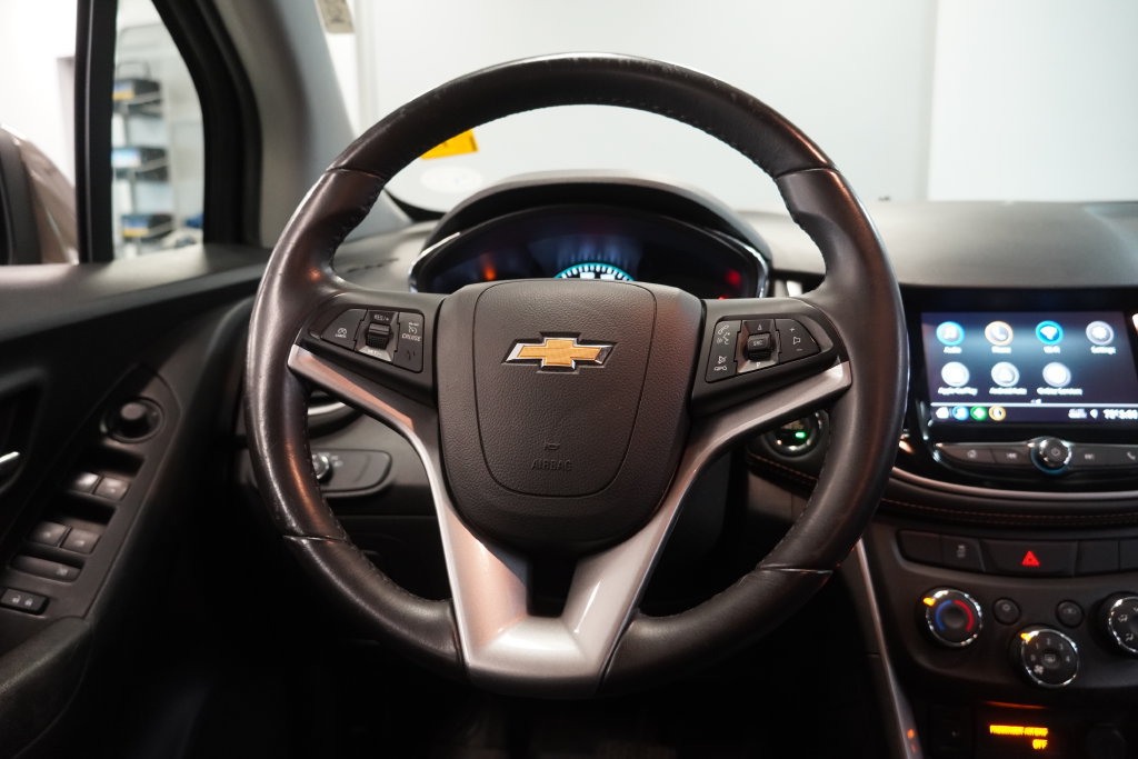 Used 2020 Chevrolet Trax LT w/ Driver Confidence Package FWD image 17
