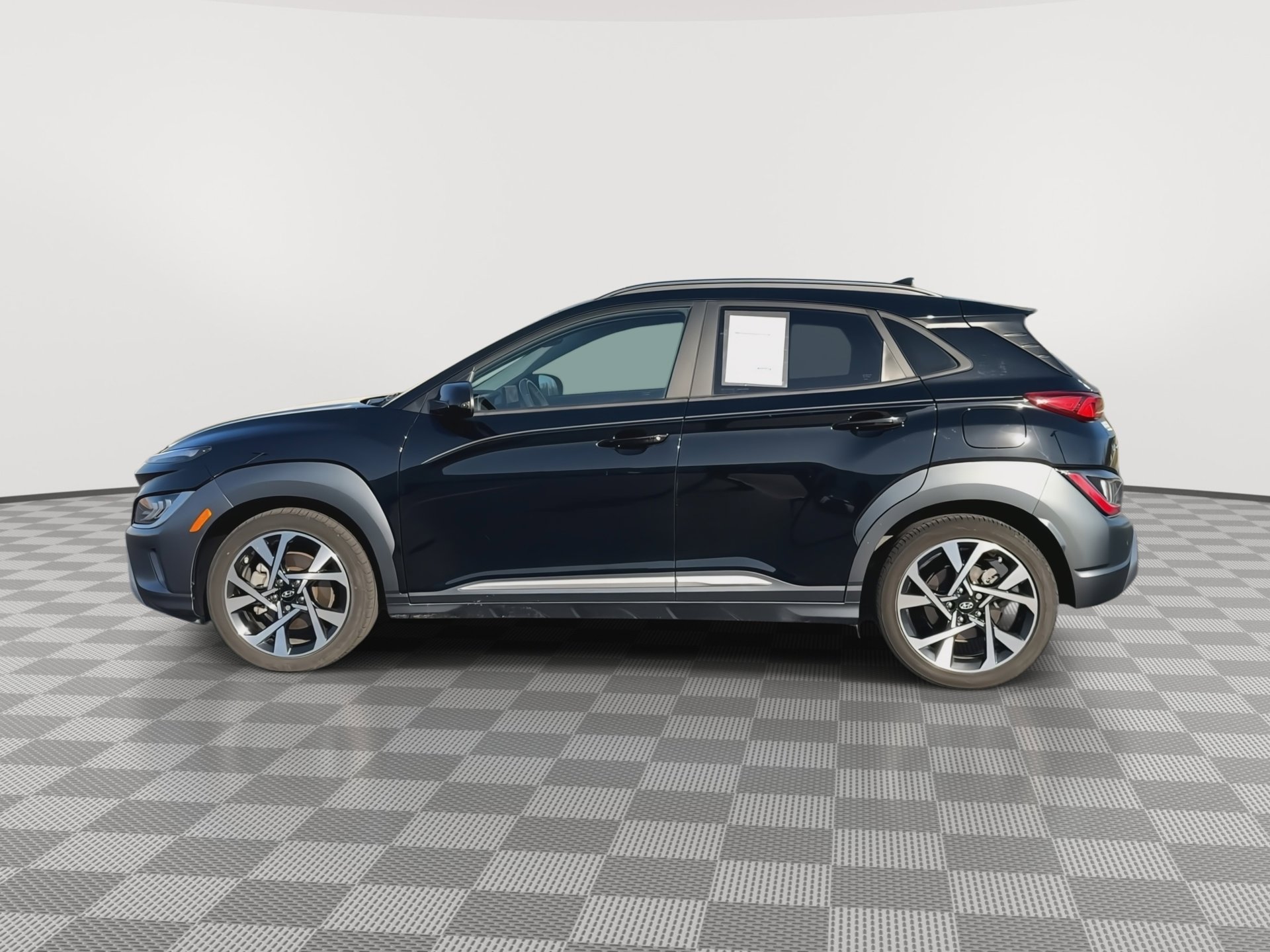 Used 2023 Hyundai Kona Limited w/ Cargo Package FWD image 5