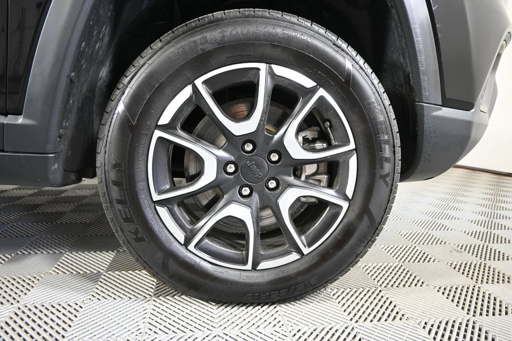 Used 2024 Jeep Compass Trailhawk AWD/4WD image 11