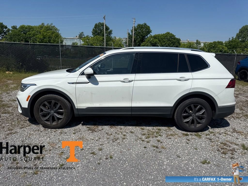 Used 2022 Volkswagen Tiguan SE w/ Panoramic Sunroof Package AWD/4WD image 2