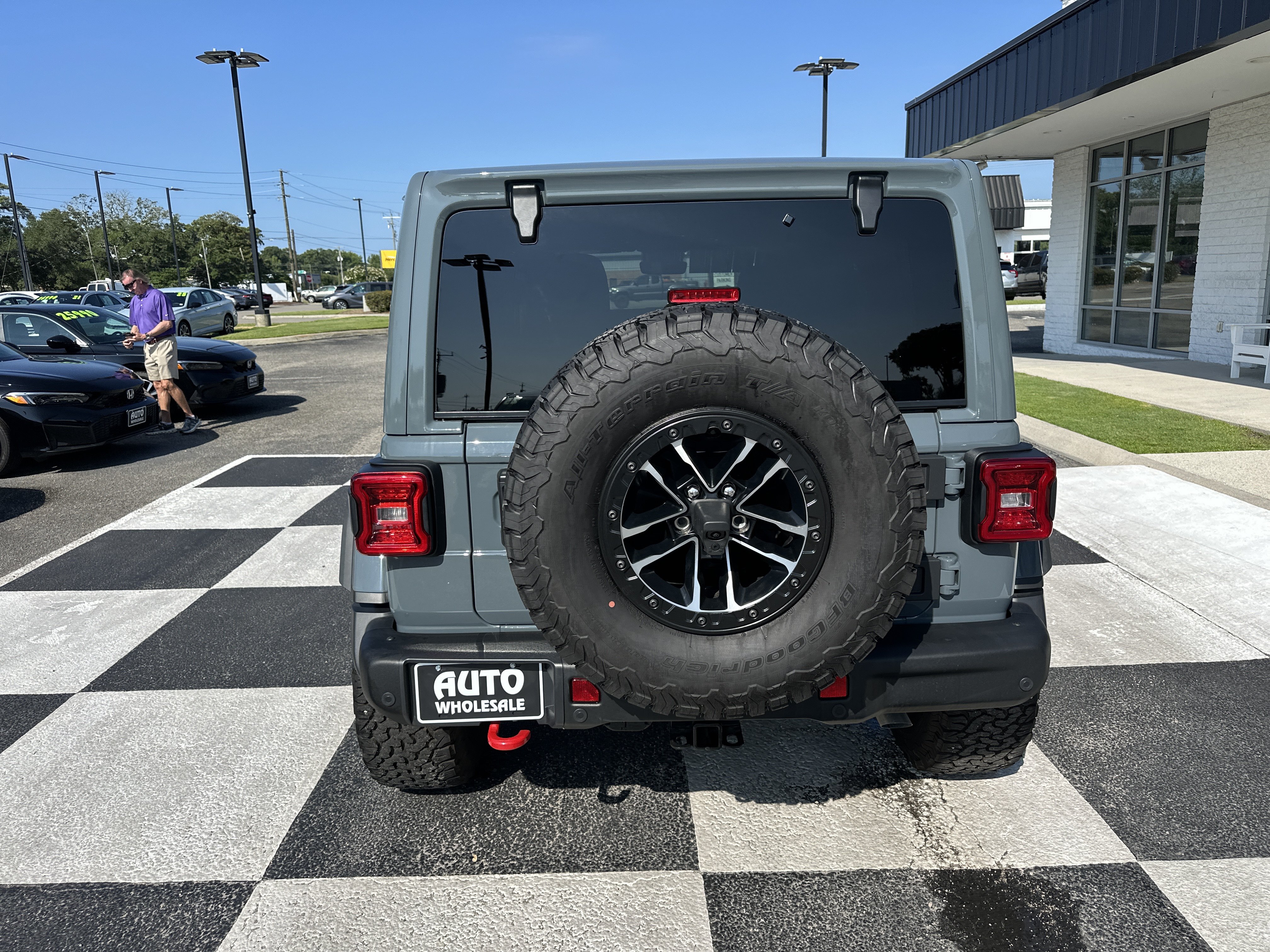 Used 2025 Jeep Wrangler Unlimited Rubicon AWD/4WD image 4
