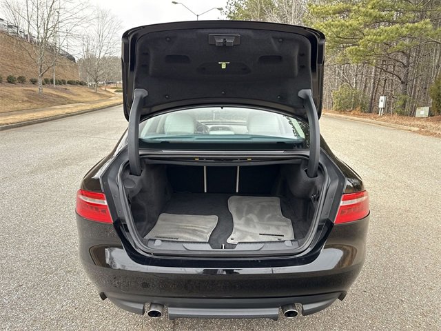 Used 2019 Jaguar XE Premium image 22