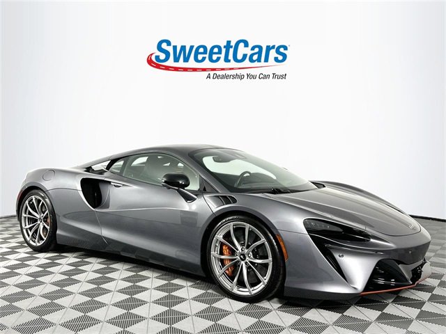 Used 2024 McLaren Artura image 1