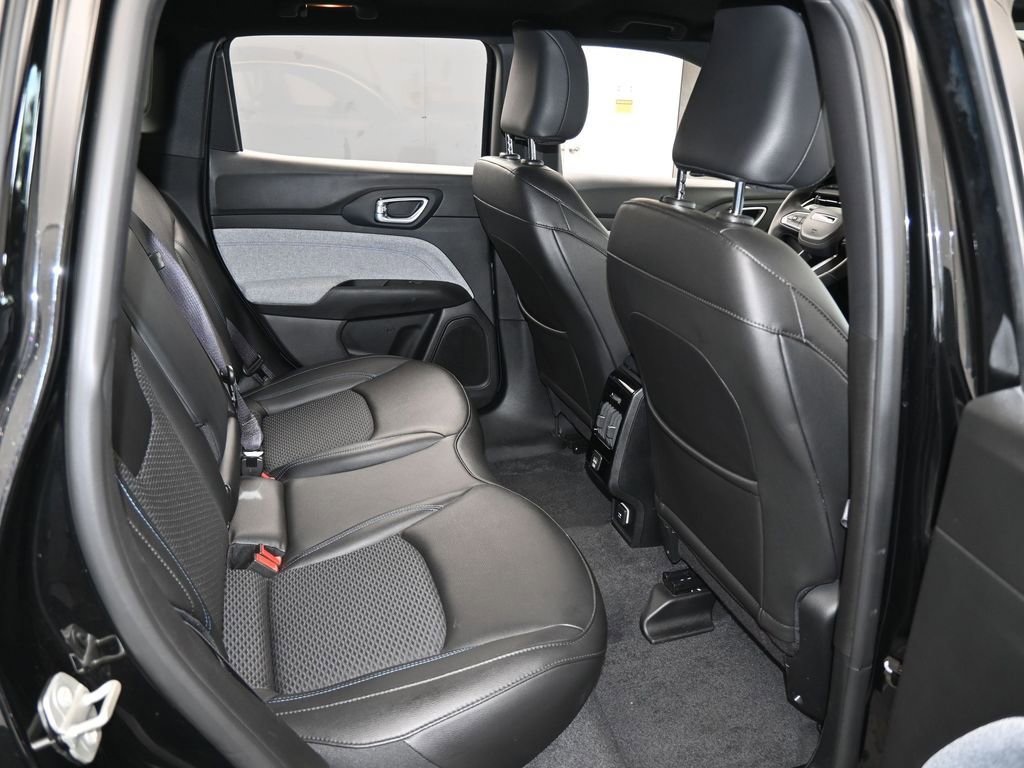 Used 2024 Jeep Compass Latitude image 37