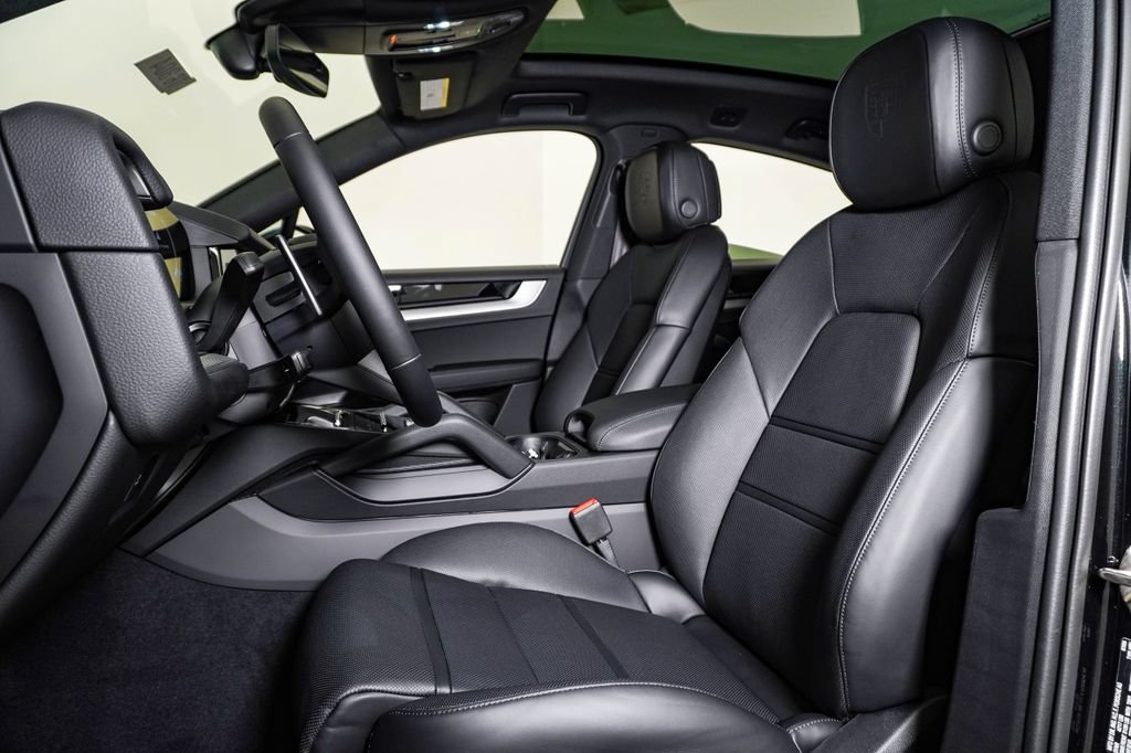 New 2026 Porsche Cayenne Coupe AWD/4WD image 5