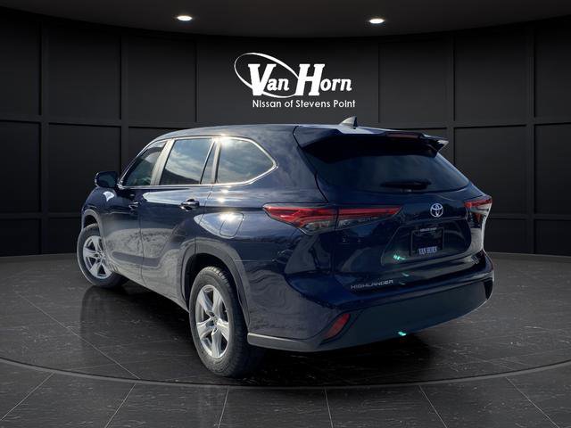 Used 2023 Toyota Highlander LE FWD image 5