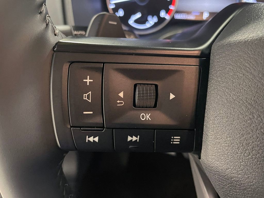 Used 2026 Nissan Rogue SV AWD/4WD image 32
