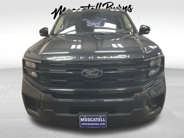 Used 2025 Ford Expedition Active AWD/4WD image 2