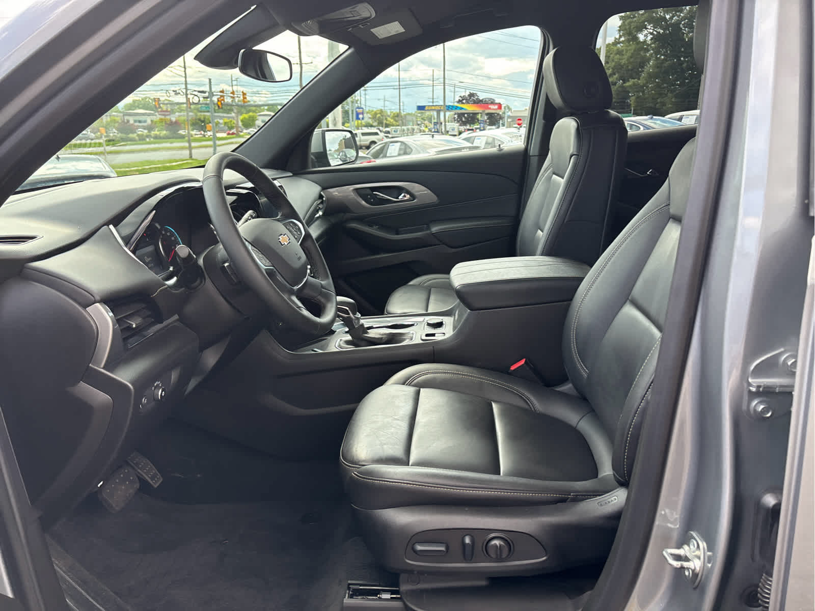 Certified 2023 Chevrolet Traverse LT w/ LPO, Floor Liner Package AWD/4WD image 9