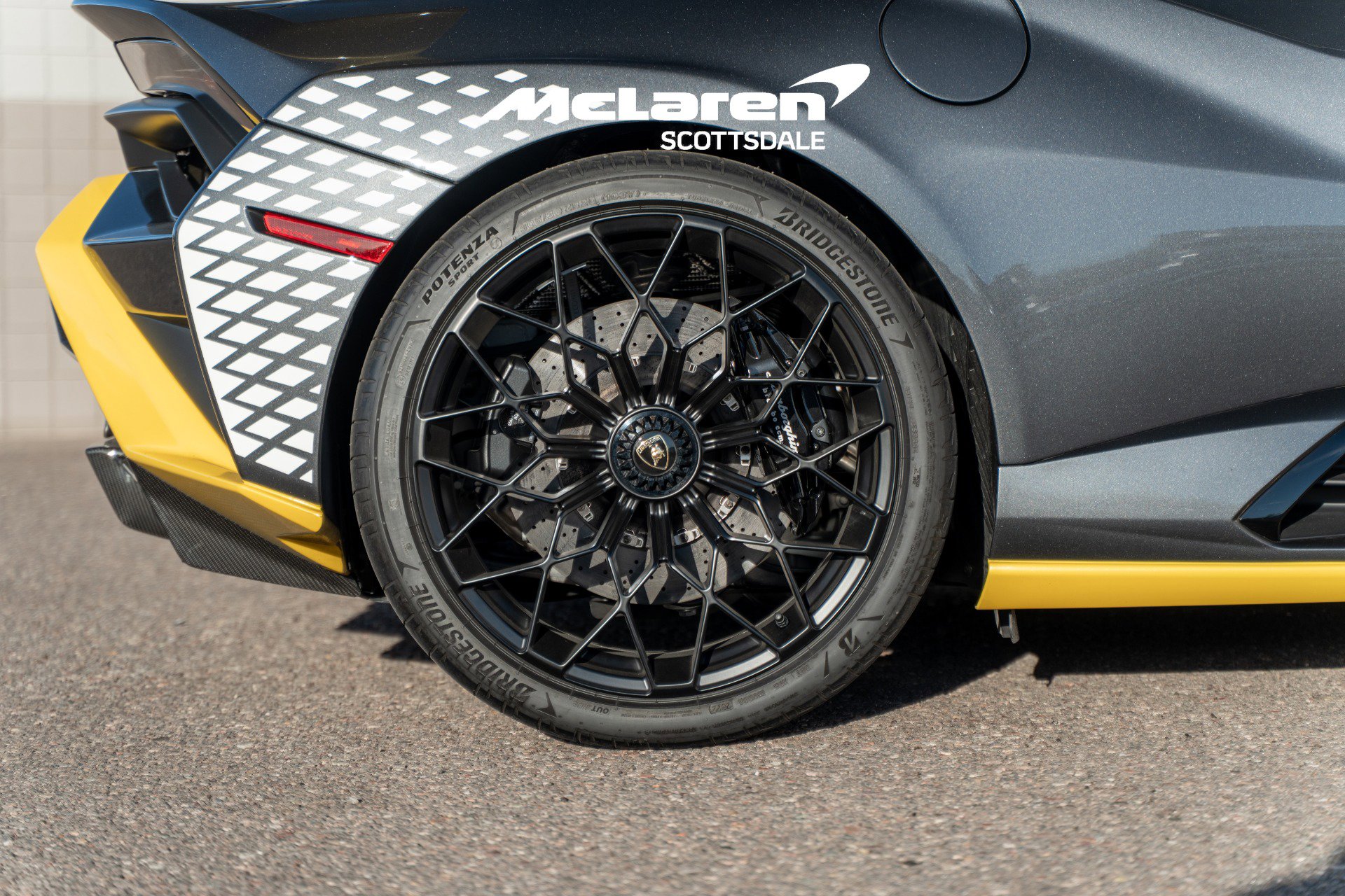 Used 2022 Lamborghini Huracan STO image 33