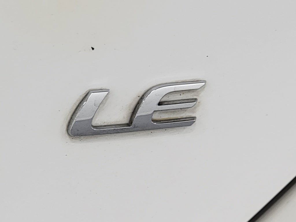 Used 2015 Toyota Corolla LE FWD image 10