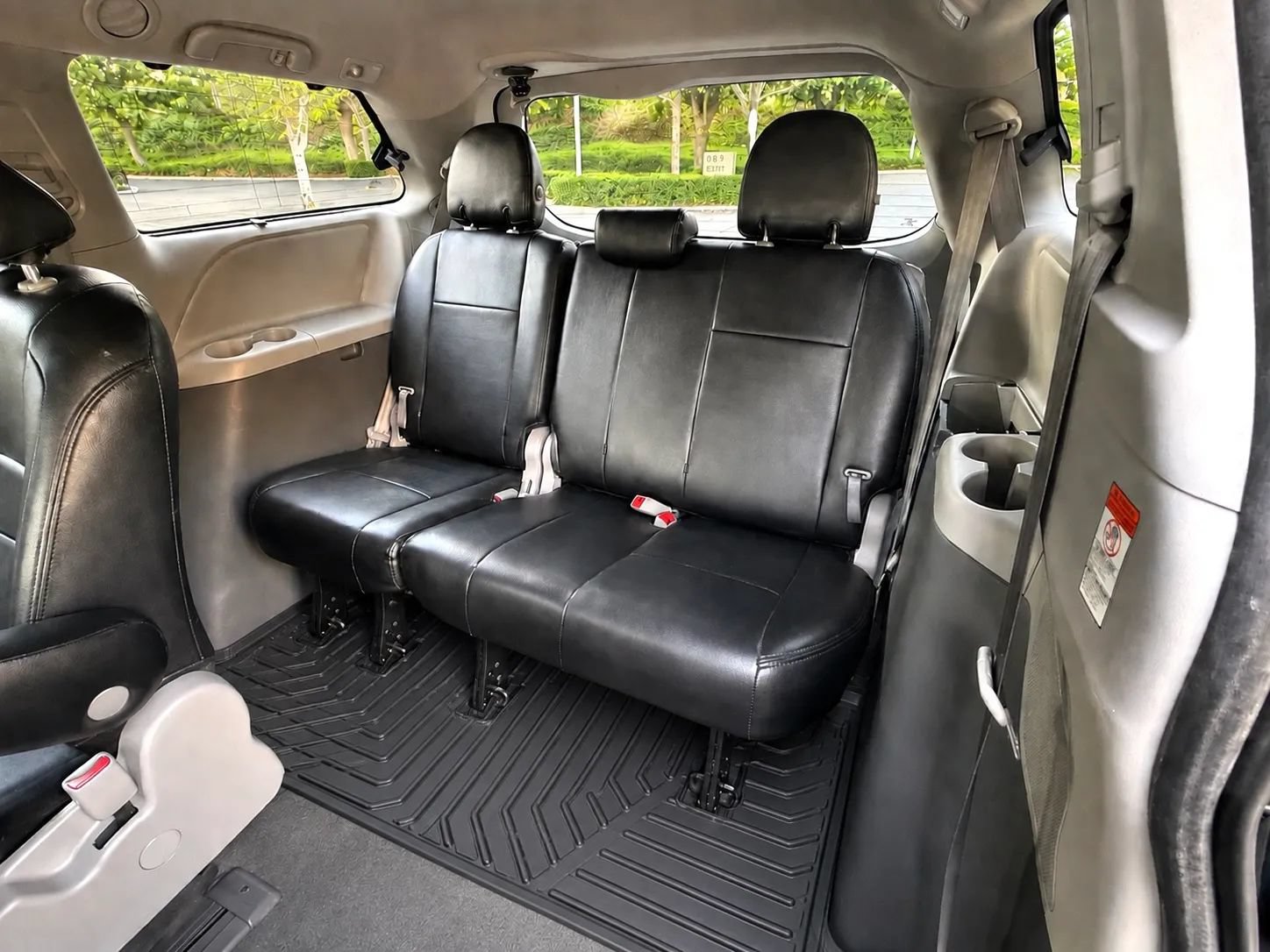 Used 2020 Toyota Sienna XLE w/ XLE Navigation Package FWD image 11