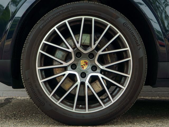 Certified 2023 Porsche Cayenne AWD/4WD image 12