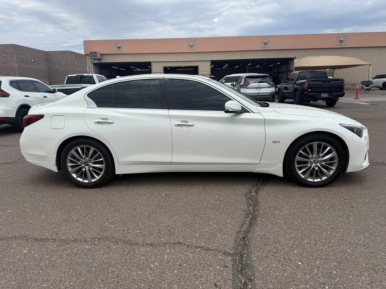 Used 2018 INFINITI Q50 Luxe w/ Cargo Package (L95) RWD image 4
